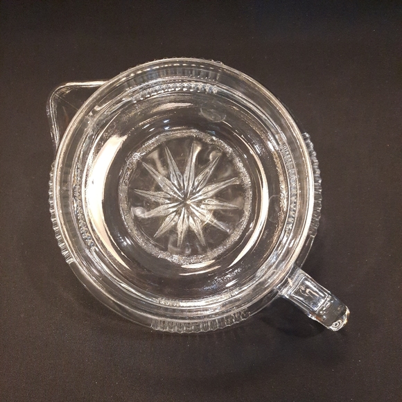 Clear Footed Handled Glass Juicer Reamer with Vertical Lines Design - Picture 5 of 7